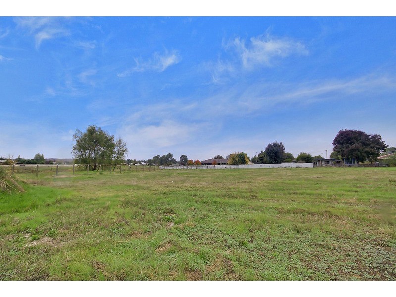 1 Nickless Street, Chiltern VIC 3683