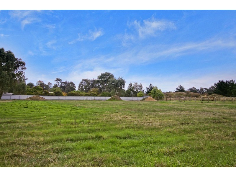 1 Nickless Street, Chiltern VIC 3683
