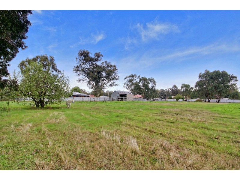 1 Nickless Street, Chiltern VIC 3683