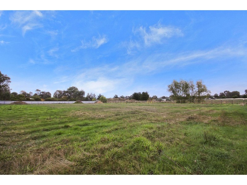 1 Nickless Street, Chiltern VIC 3683