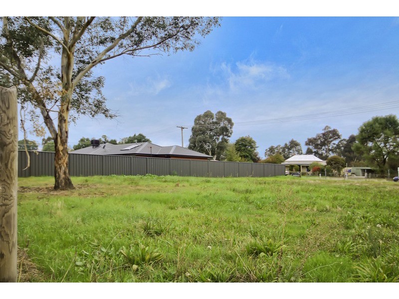 1 Nickless Street, Chiltern VIC 3683