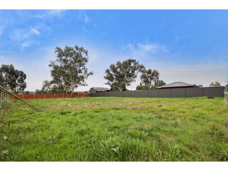 1 Nickless Street, Chiltern VIC 3683