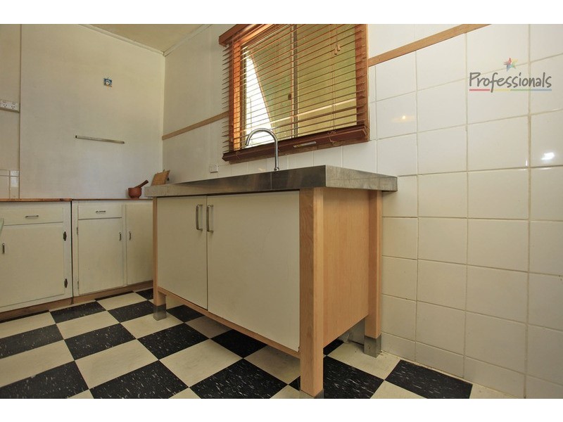 11 Burke Street, Chiltern VIC 3683