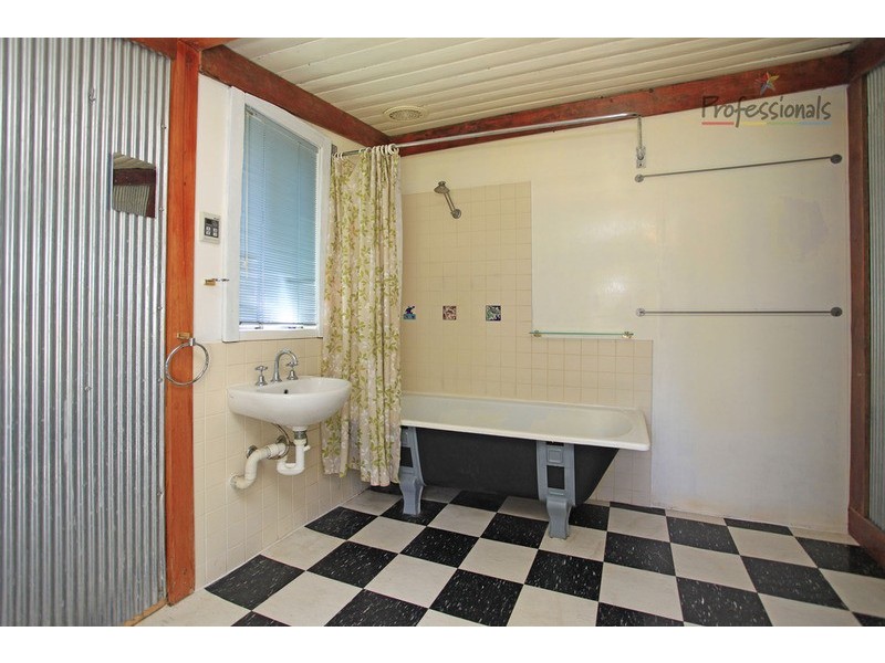 11 Burke Street, Chiltern VIC 3683
