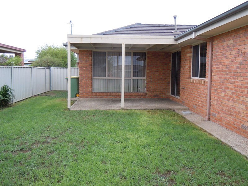 2/24 Dundee Drive, Wodonga VIC 3690