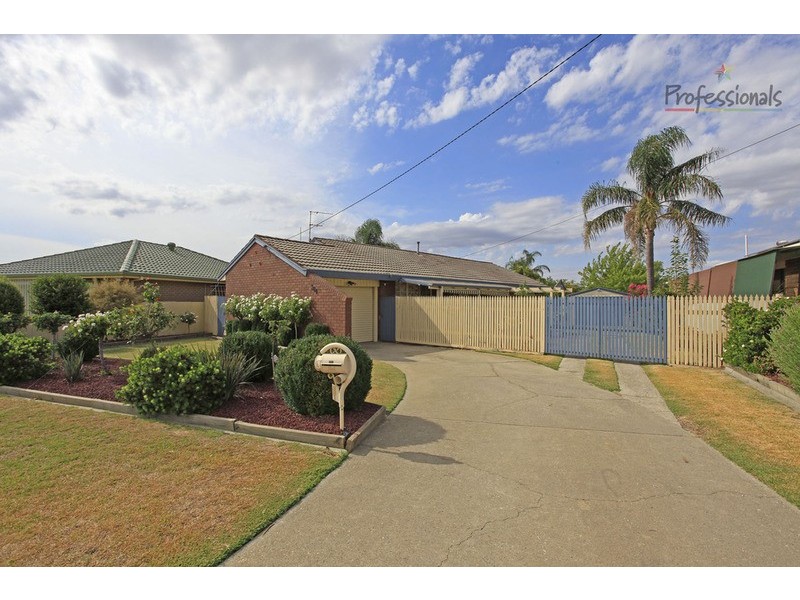 381 Sandrina Drive, Lavington NSW 2641