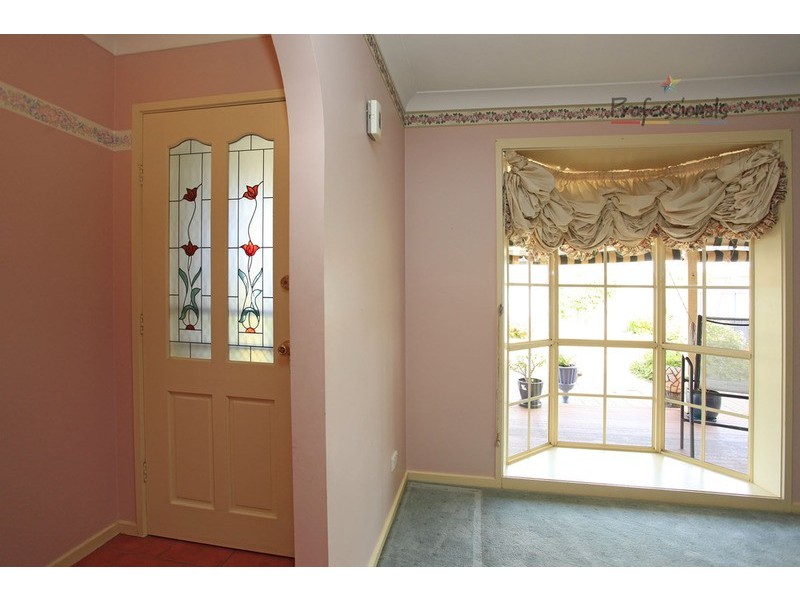 381 Sandrina Drive, Lavington NSW 2641