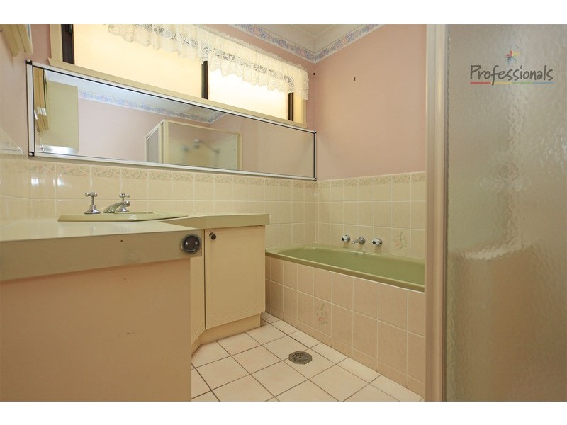 381 Sandrina Drive, Lavington NSW 2641