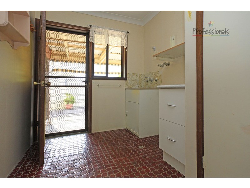 381 Sandrina Drive, Lavington NSW 2641