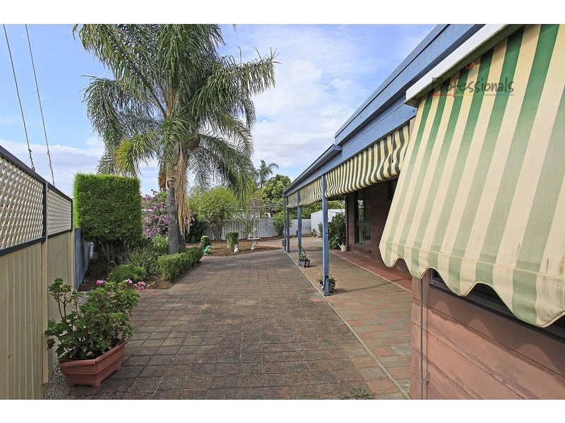 381 Sandrina Drive, Lavington NSW 2641