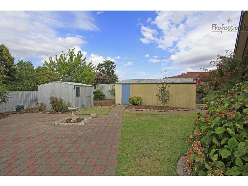 381 Sandrina Drive, Lavington NSW 2641