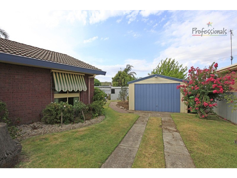381 Sandrina Drive, Lavington NSW 2641