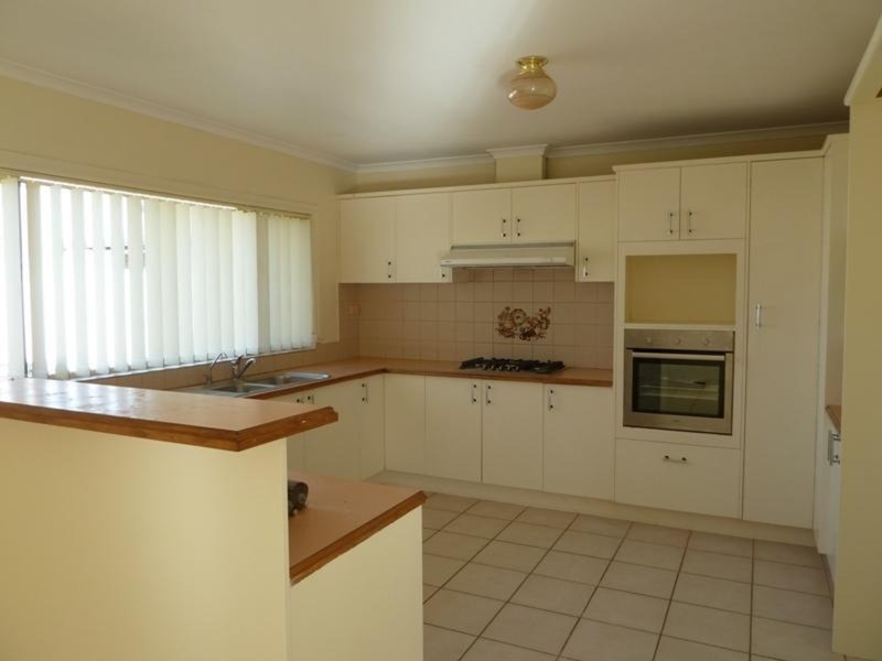 8 Skerry Street, Chiltern VIC 3683