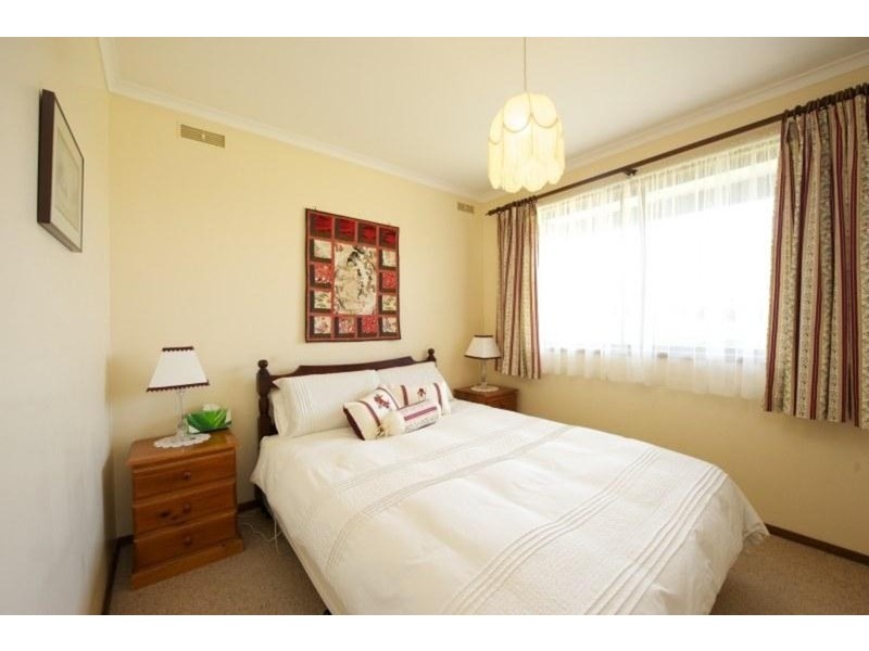 24 Magnolia Crescent, Wodonga VIC 3690