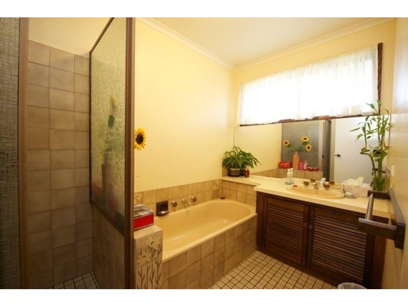 24 Magnolia Crescent, Wodonga VIC 3690