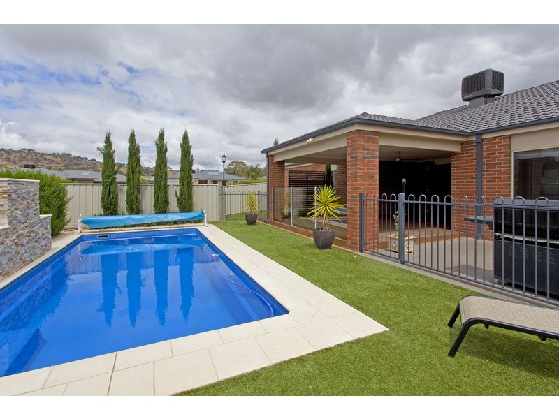 2 Tee Court, Wodonga VIC 3690