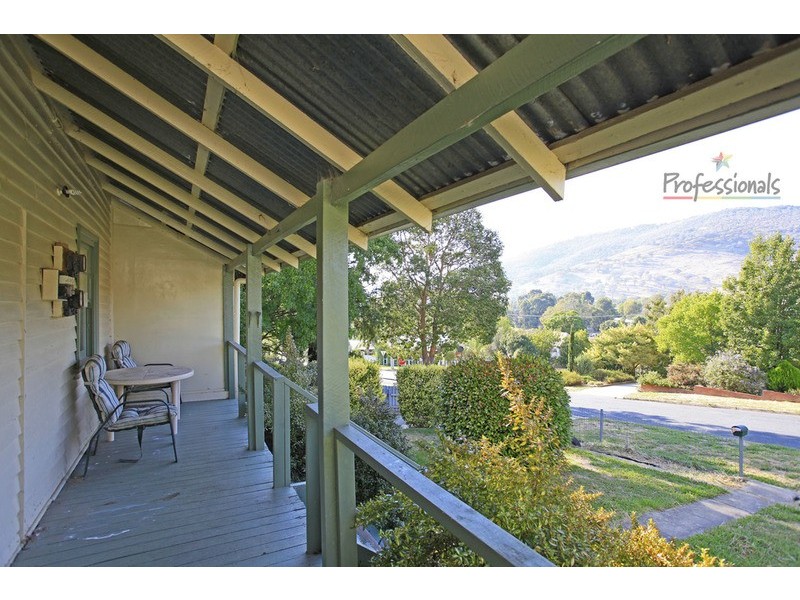 13 Matonga Street, Tallangatta VIC 3700