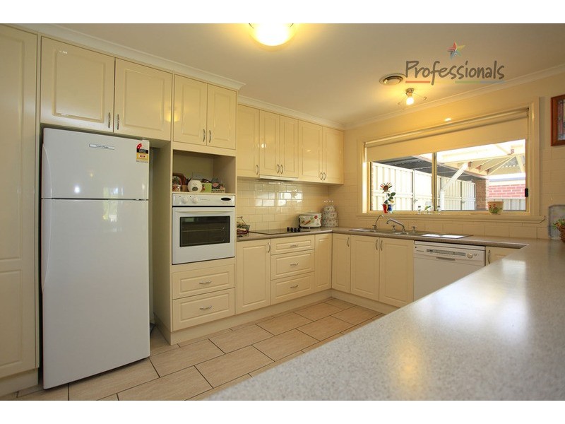 3 Sladen  Court, West Wodonga VIC 3690