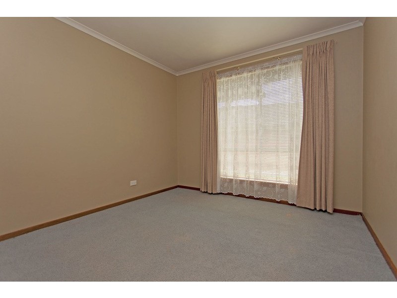 1/4 Holt Place, West Wodonga VIC 3690