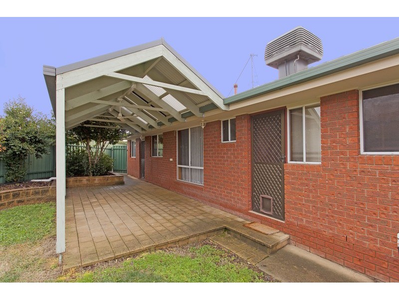 1/4 Holt Place, West Wodonga VIC 3690