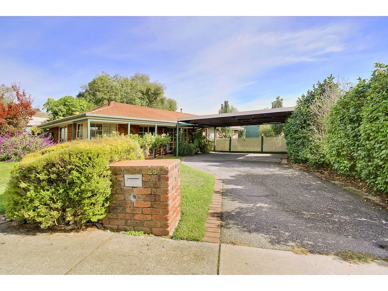 28 McMahon Place, Wodonga VIC 3690