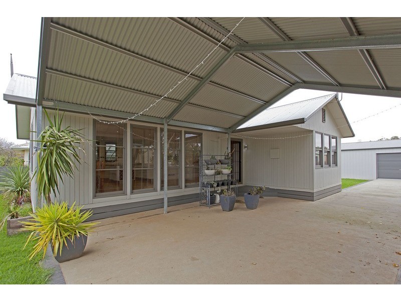 15 Mullins  Road, Killara VIC 3691