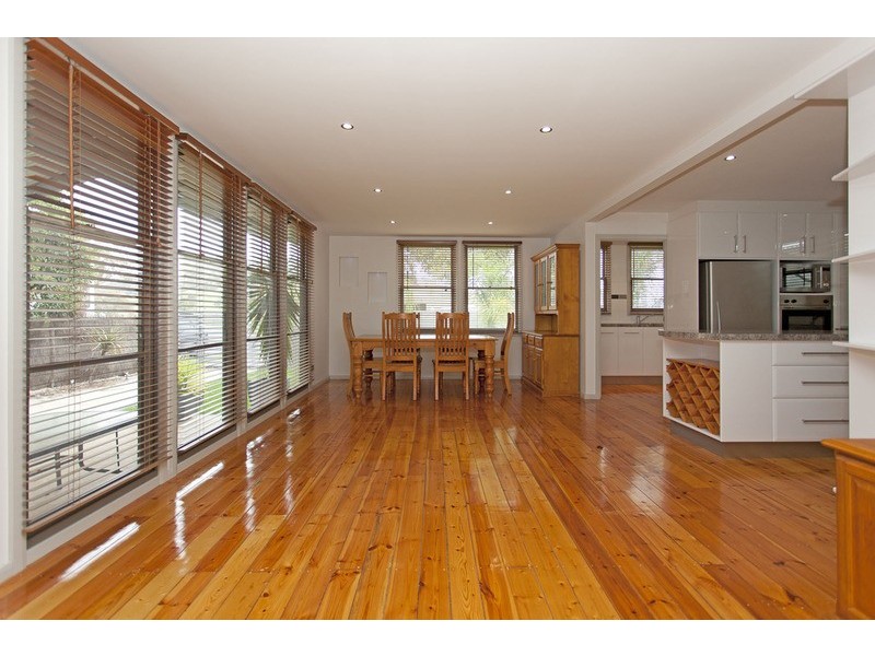 15 Mullins  Road, Killara VIC 3691