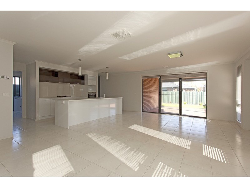 17 Inwood  Close, Wodonga VIC 3690