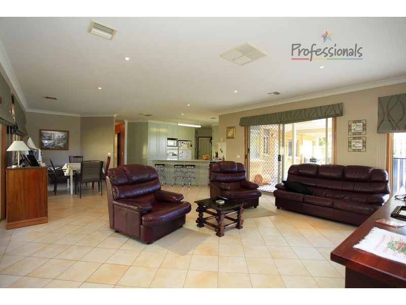 110 Mountford Crescent, East Albury NSW 2640