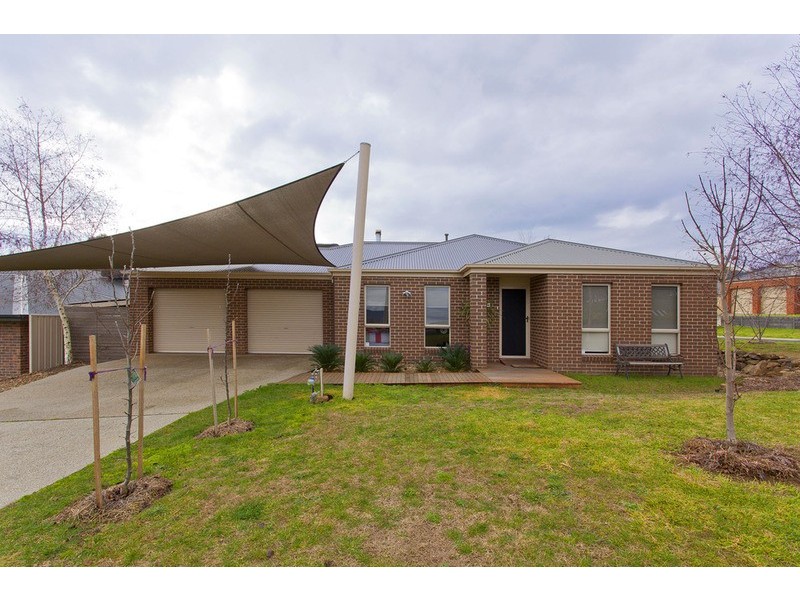 8 Benjamin Boulevard, Tangambalanga VIC 3691