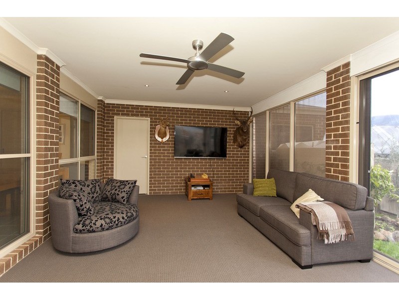 8 Benjamin Boulevard, Tangambalanga VIC 3691