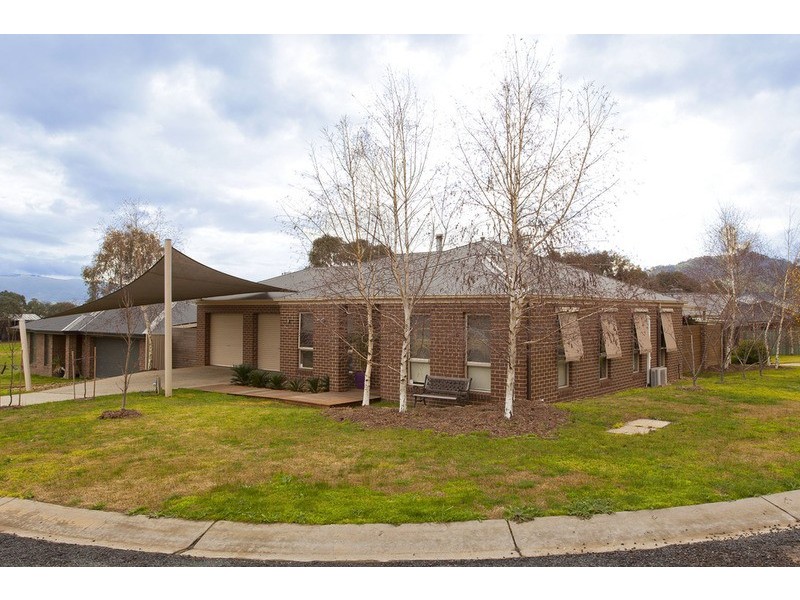 8 Benjamin Boulevard, Tangambalanga VIC 3691