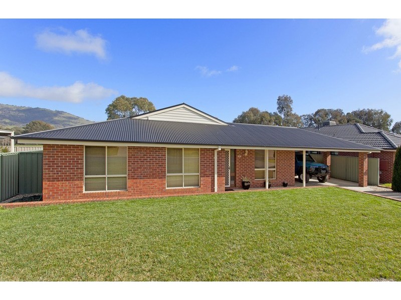 16 Jessica Court, Tangambalanga VIC 3691