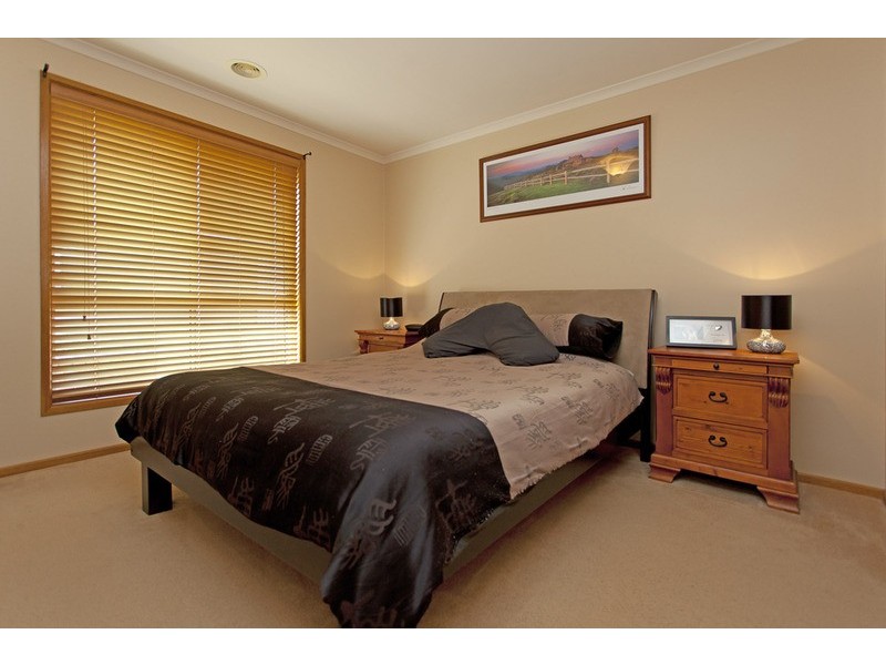 16 Jessica Court, Tangambalanga VIC 3691