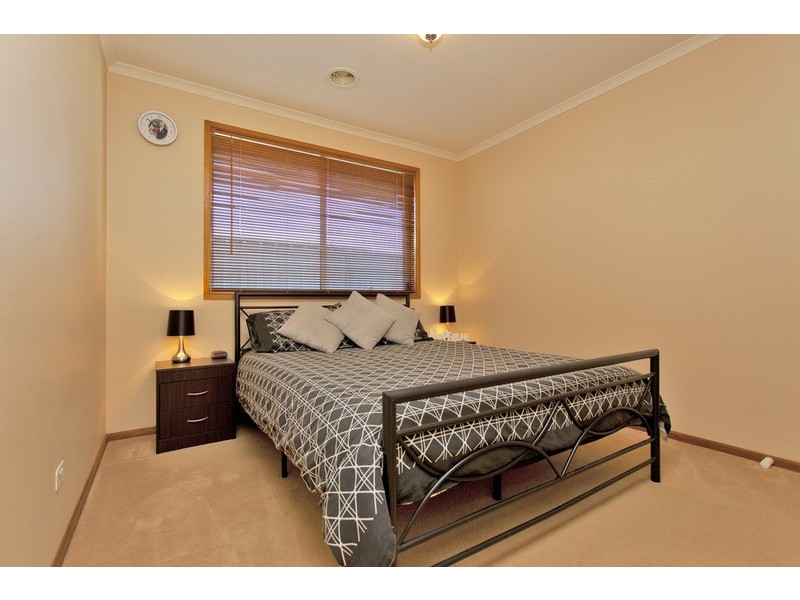 16 Jessica Court, Tangambalanga VIC 3691