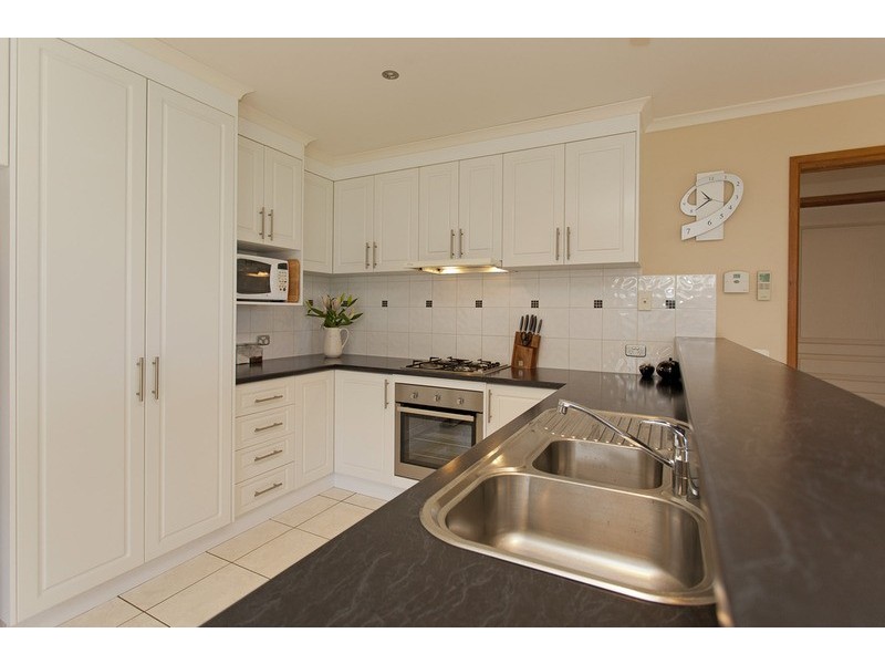 16 Jessica Court, Tangambalanga VIC 3691