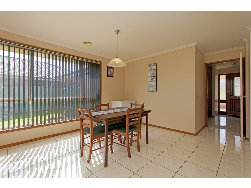 16 Jessica Court, Tangambalanga VIC 3691