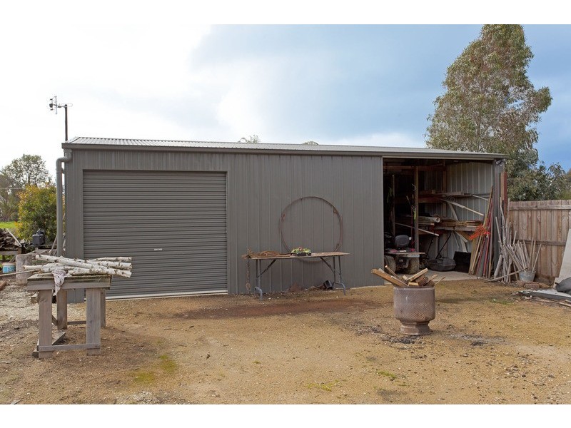 12 Meadow Creek Road, Oxley VIC 3678