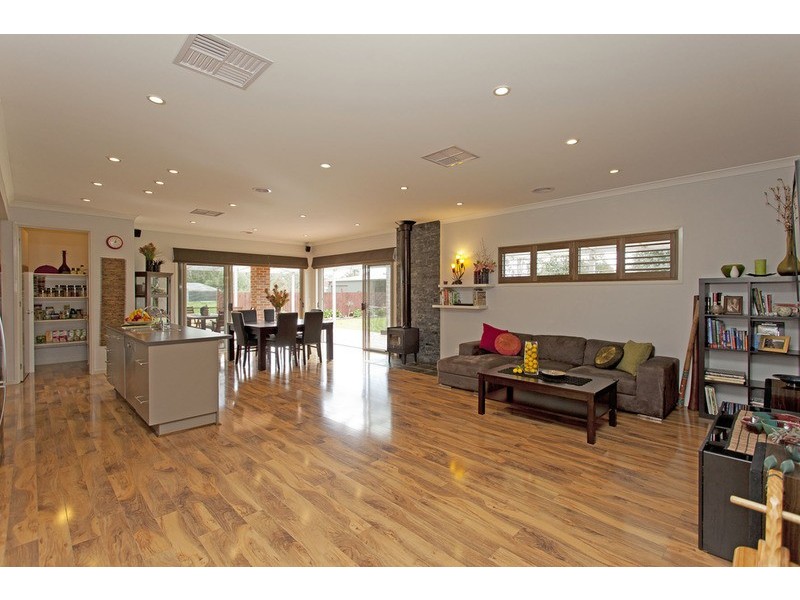 12 Meadow Creek Road, Oxley VIC 3678