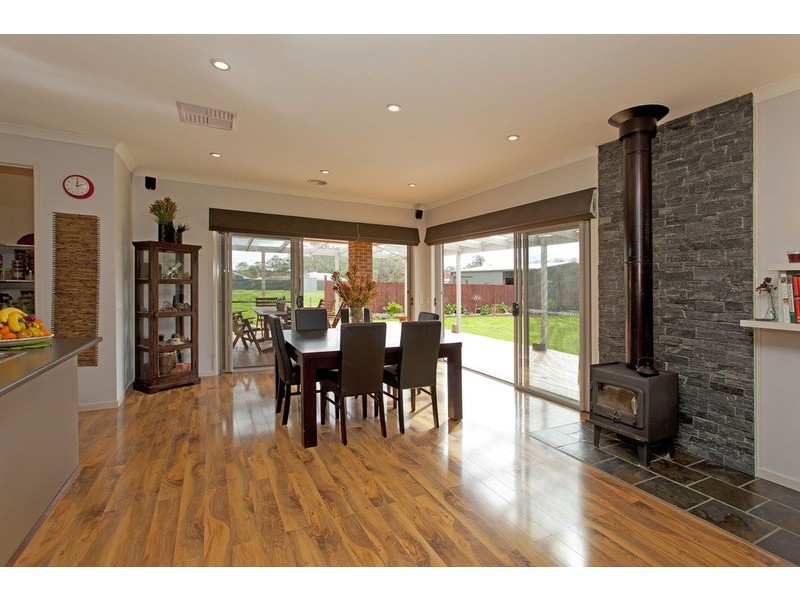 12 Meadow Creek Road, Oxley VIC 3678