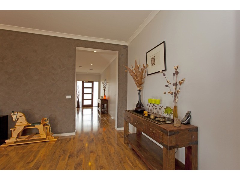 12 Meadow Creek Road, Oxley VIC 3678