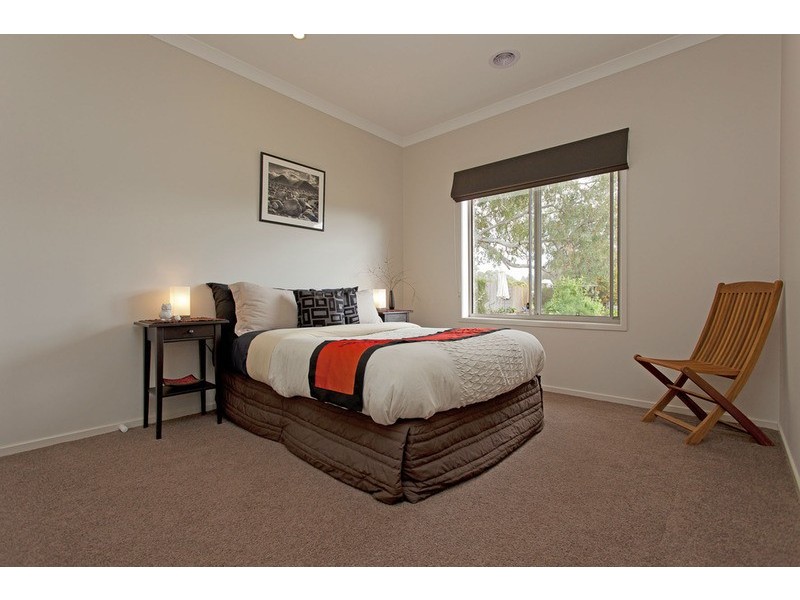 12 Meadow Creek Road, Oxley VIC 3678