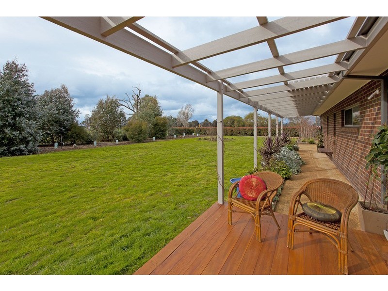 12 Meadow Creek Road, Oxley VIC 3678