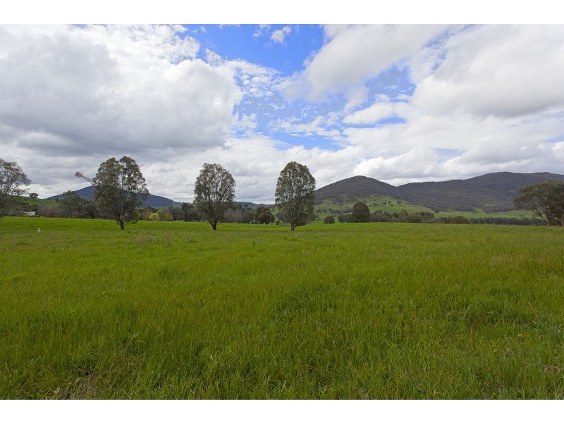 812 Tallangatta Creek  Road, Tallangatta Valley VIC 3701