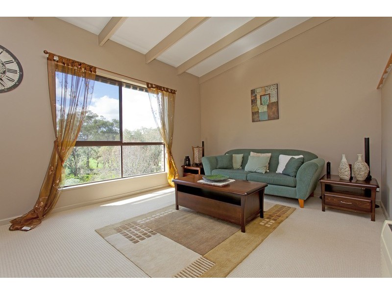 15 Barton Drive, Baranduda VIC 3691