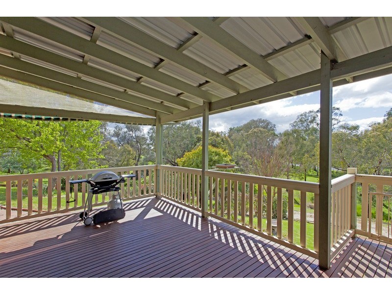 15 Barton Drive, Baranduda VIC 3691