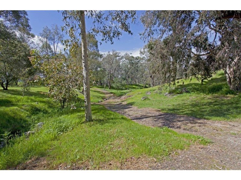 15 Barton Drive, Baranduda VIC 3691