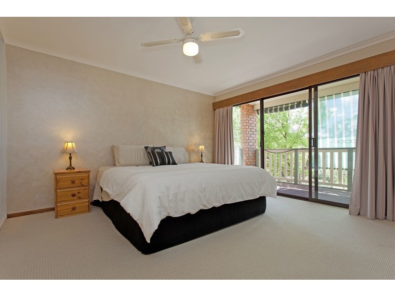 15 Barton Drive, Baranduda VIC 3691