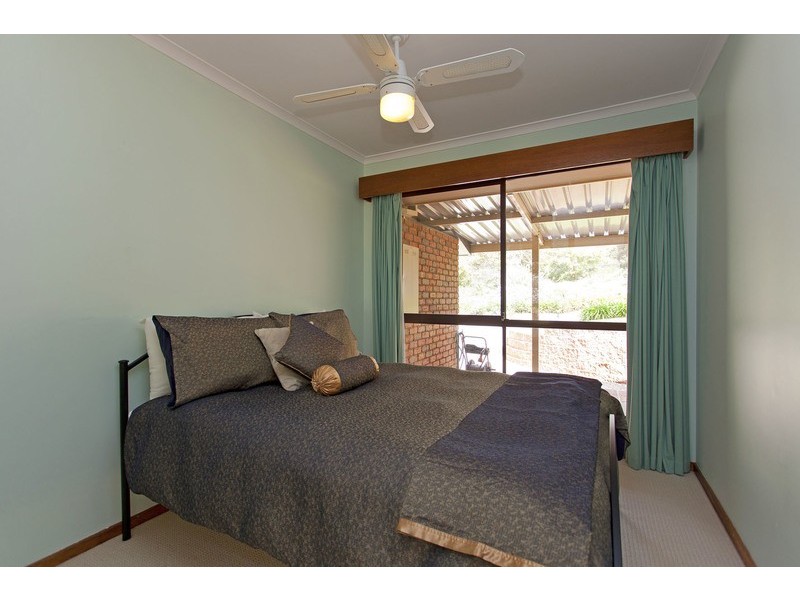 15 Barton Drive, Baranduda VIC 3691