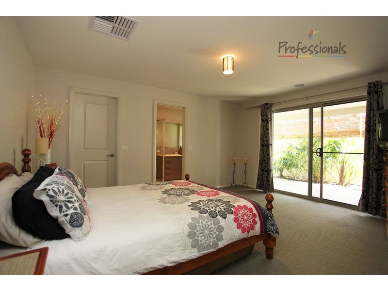 15 Lauren Place, Wodonga VIC 3690